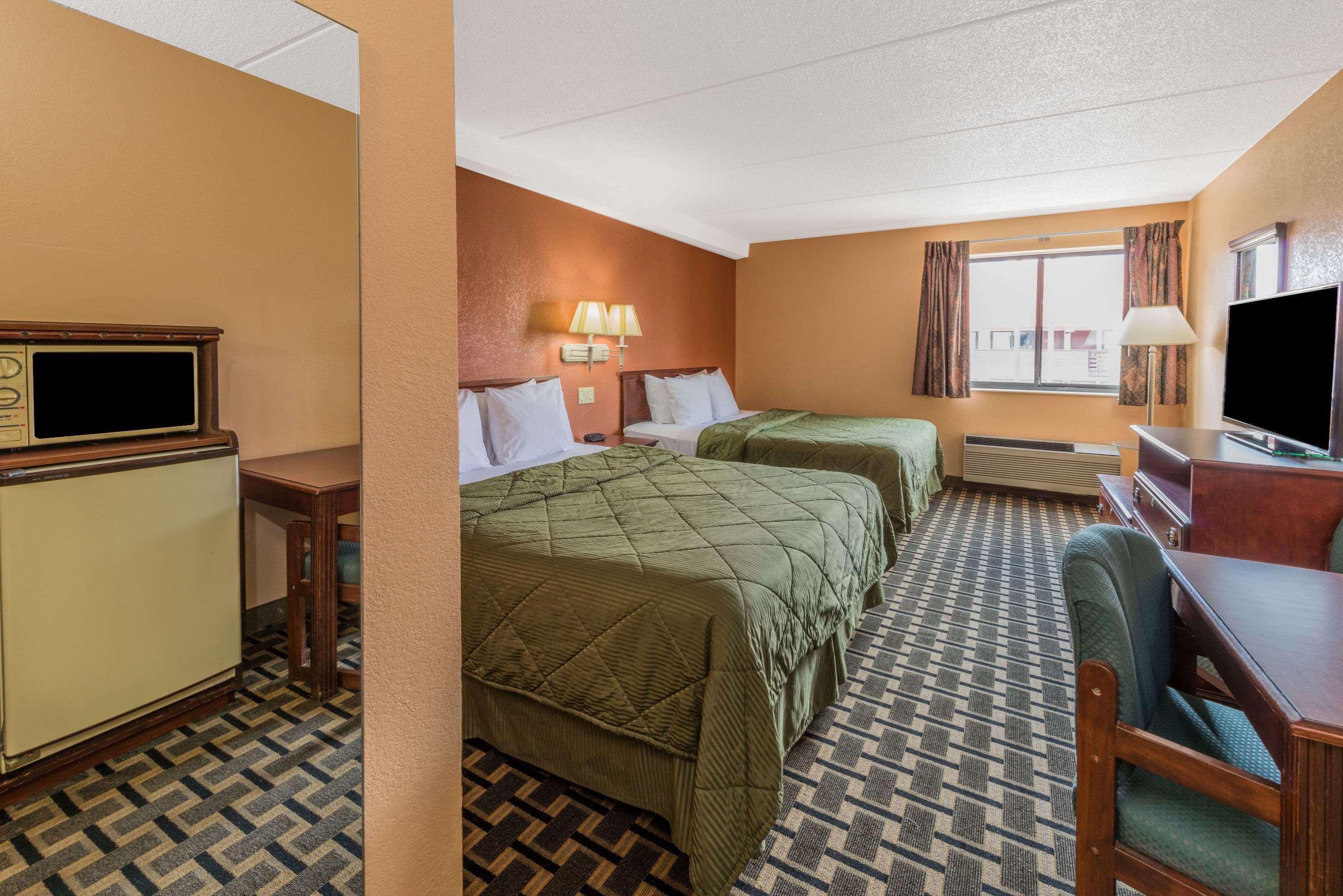 Days Inn By Wyndham Hurstbourne Louisville Exterior photo